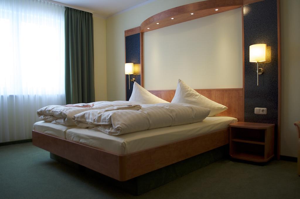 Gasthof & Pension Zum Himmel Rubenow Room photo