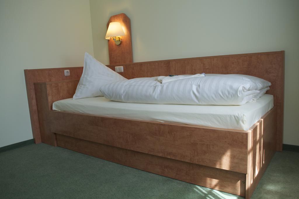 Gasthof & Pension Zum Himmel Rubenow Room photo